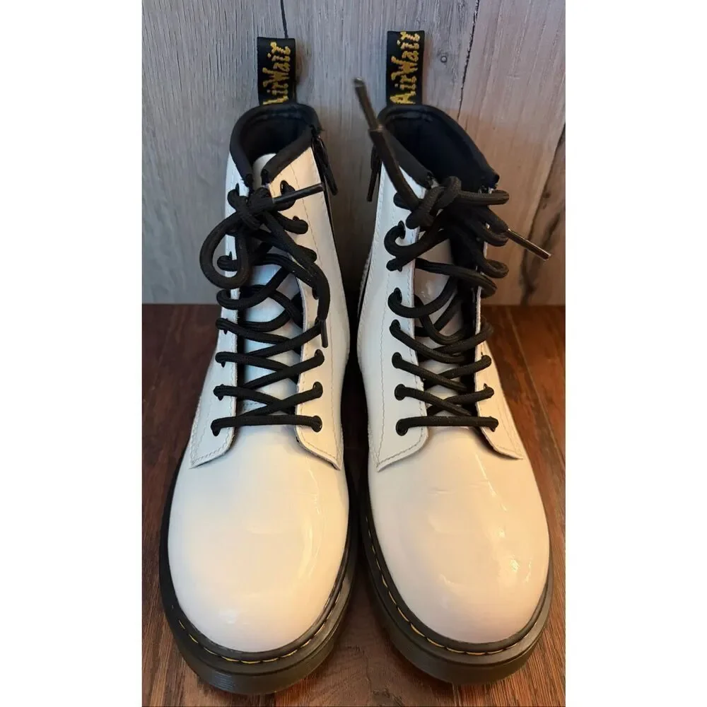 Dr Martens AW004 Size 4 in White
